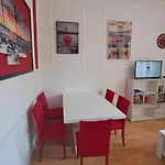 Red Blue With Private Parking And Gray Blue Apartman