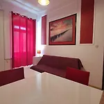 Red Blue With Private Parking And Gray Blue Apartman *