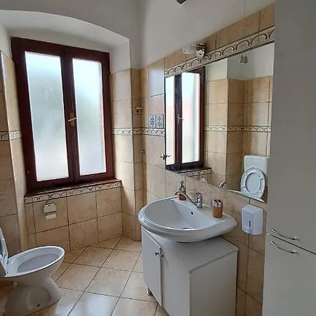 Red Blue With Private Parking And Gray Blue Apartment Pula
