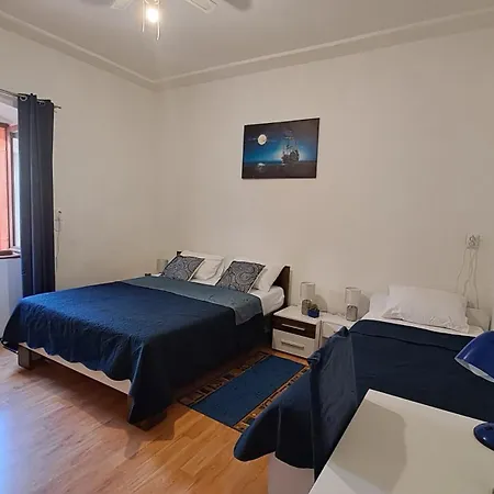 Red Blue With Private Parking And Gray Blue Apartamento
