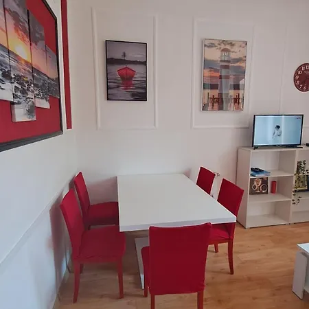 Red Blue With Private Parking And Gray Blue Apartamento
