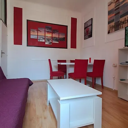 Red Blue With Private Parking And Gray Blue Apartment *