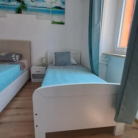 Apartment Red Blue With Private Parking And Gray Blue *