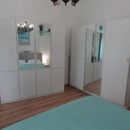 Red Blue With Private Parking And Gray Blue Apartamento