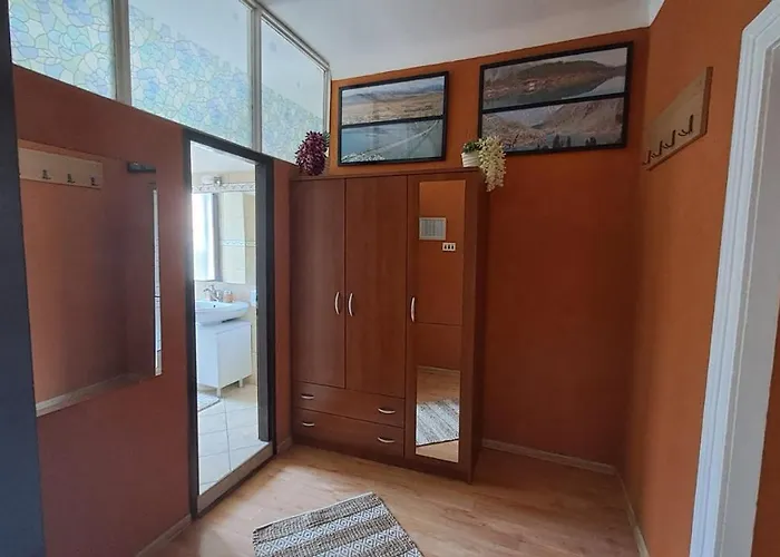 Апартаменты Red Blue With Private Parking And Gray Blue