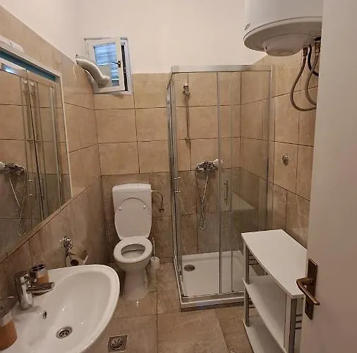 Red Blue With Private Parking And Gray Blue Pula