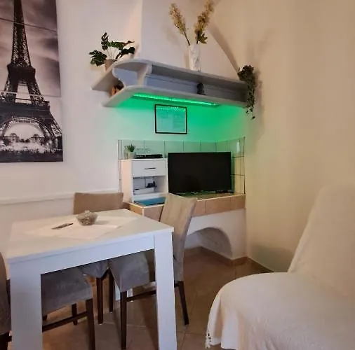 Lejlighed Red Blue With Private Parking And Gray Blue Pula