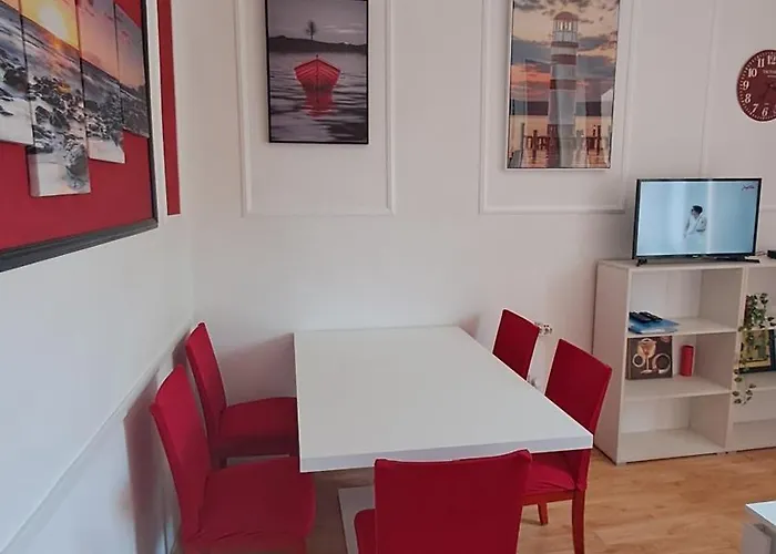 Red Blue With Private Parking And Gray Blue Апартаменты