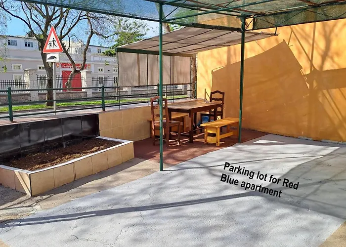 Red Blue With Private Parking And Gray Blue * Пула