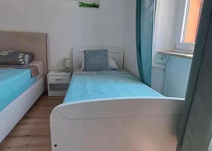 Апартаменты Red Blue With Private Parking And Gray Blue *