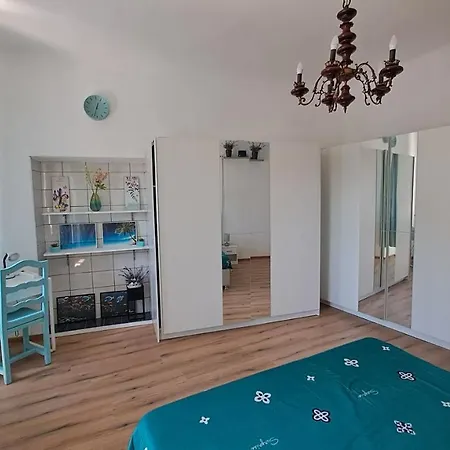 Apartment Red Blue With Private Parking And Gray Blue *