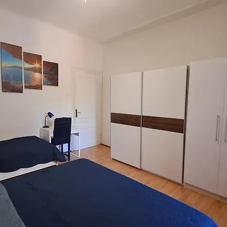 Red Blue And Gray Blue Apartment With Private Parking *