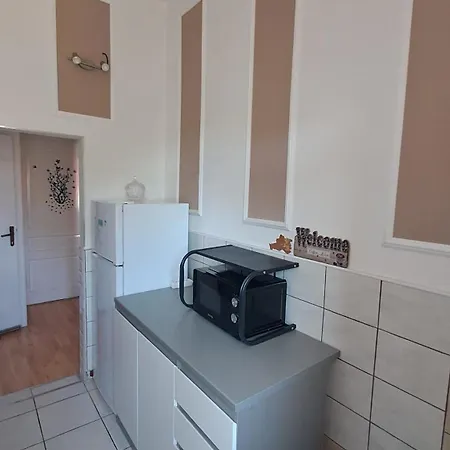 Red Blue And Gray Blue Apartment With Private Parking