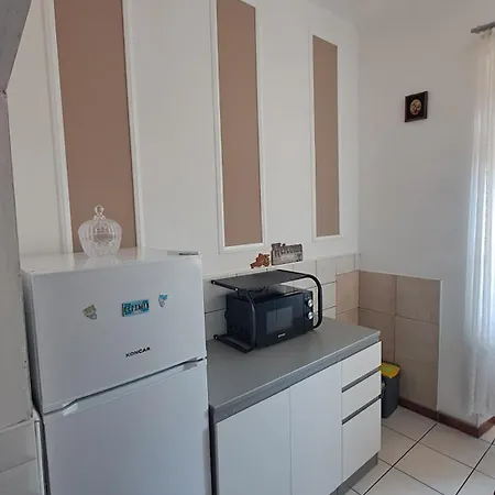Red Blue With Private Parking And Gray Blue Lägenhet