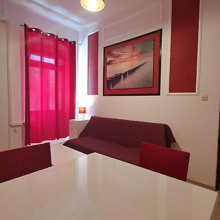 Red Blue With Private Parking And Gray Blue Apartment *