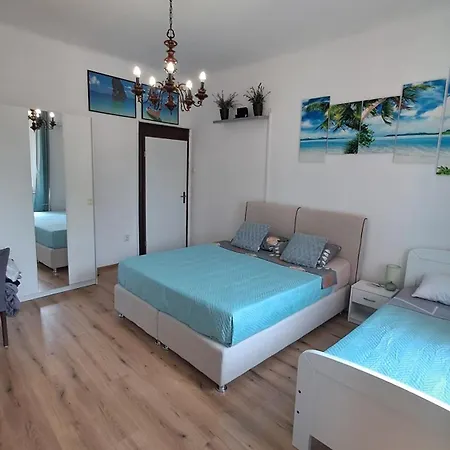 Red Blue With Private Parking And Gray Blue Appartement *