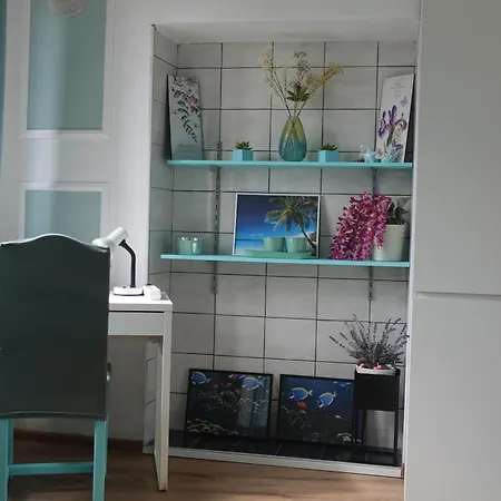 Red Blue And Gray Blue Apartment With Private Parking