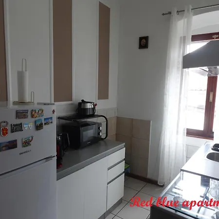 Red Blue And Gray Blue With Private Parking Appartement