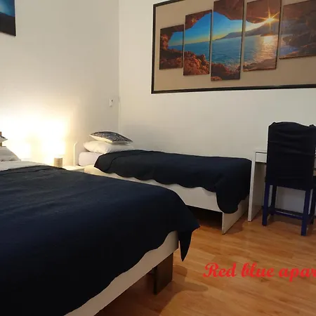Red Blue And Gray Blue With Private Parking Appartement *
