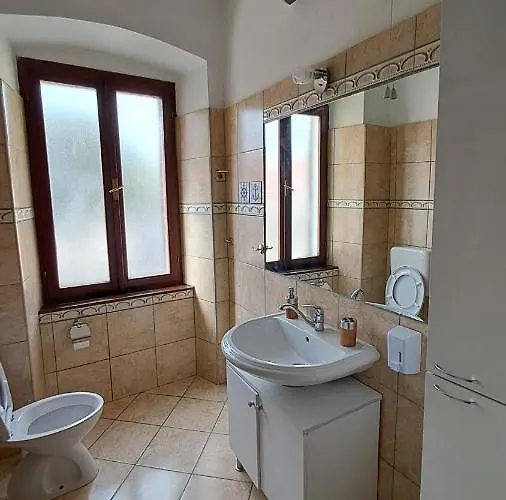 Red Blue With Private Parking And Gray Blue Lägenhet Pula