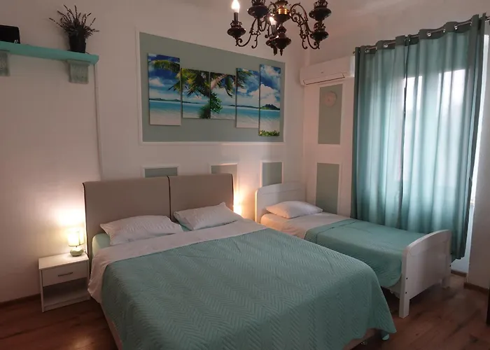 아파트 Red Blue With Private Parking And Gray Blue 풀라