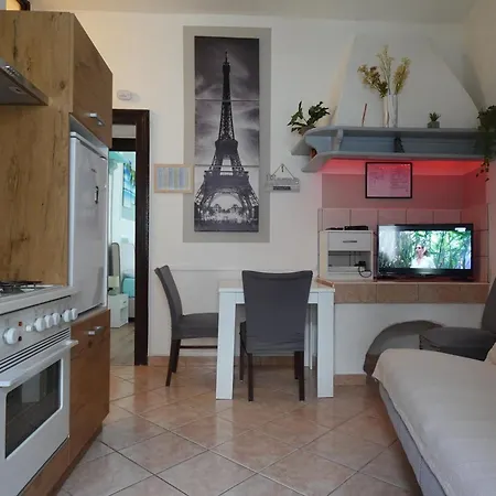 Apartment Red Blue With Private Parking And Gray Blue *