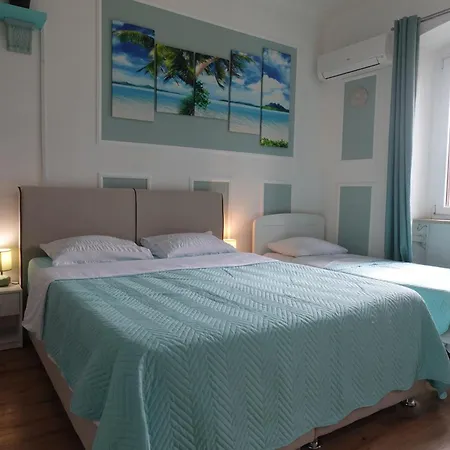 Apartment Red Blue With Private Parking And Gray Blue *