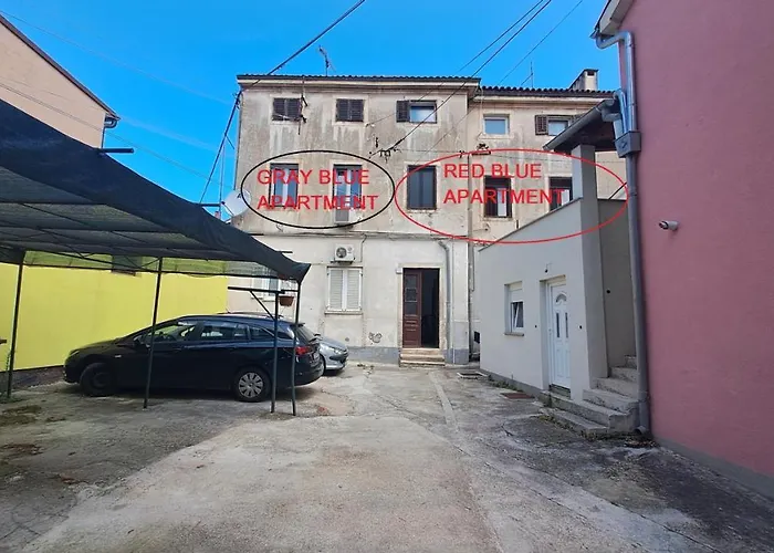 Apartment Red Blue With Private Parking And Gray Blue Pula