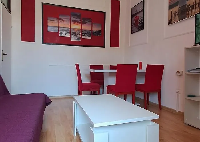 Red Blue With Private Parking And Gray Blue Apartment *