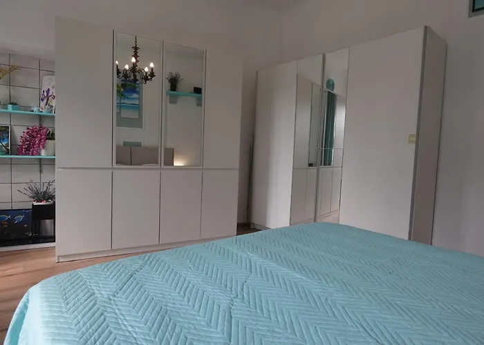 Red Blue With Private Parking And Gray Blue Apartment