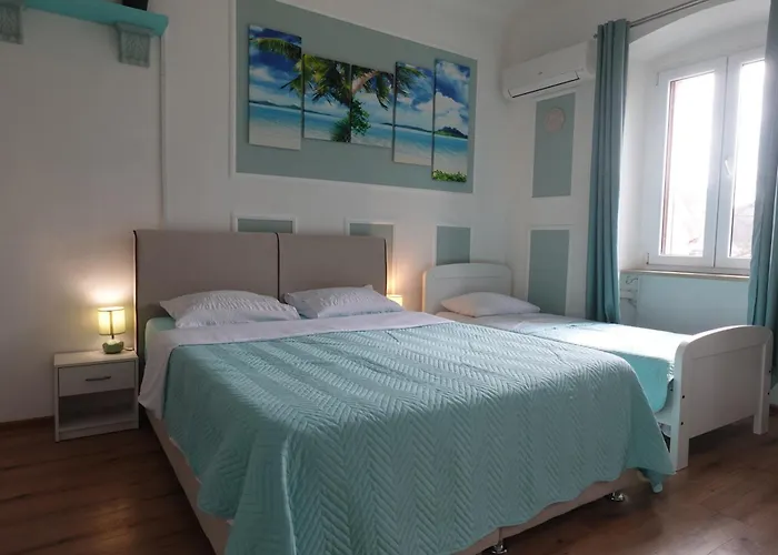 Apartment Red Blue With Private Parking And Gray Blue *